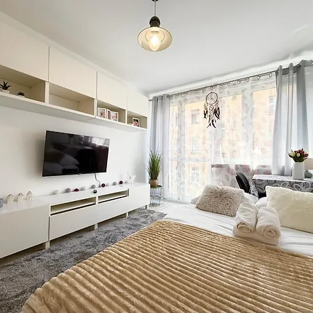 Reja Beige By Bookinghost 브로츠와프